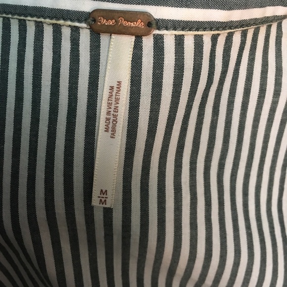 Button down blouse 👚 - Picture 8 of 8